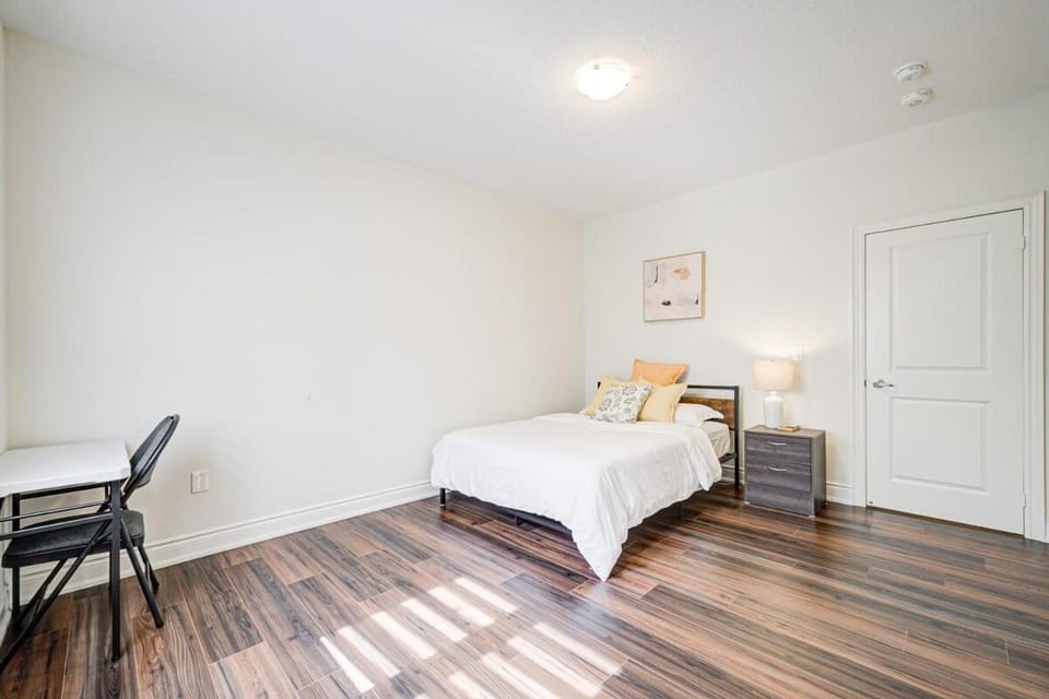 Very Modern New Luxury House in RichmondHill Apartment in Richmond Hill