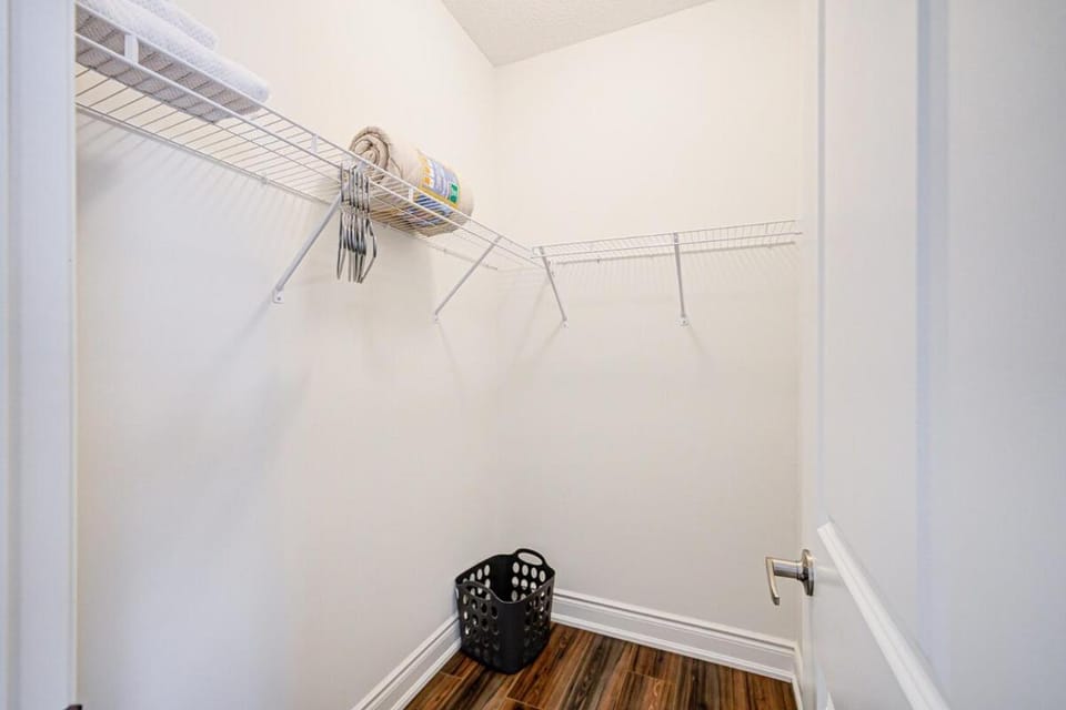 Very Modern New Luxury House in RichmondHill Apartment in Richmond Hill