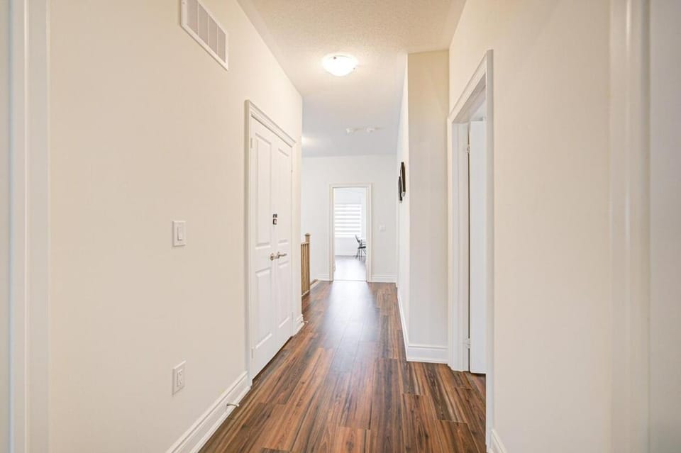 Very Modern New Luxury House in RichmondHill Apartment in Richmond Hill