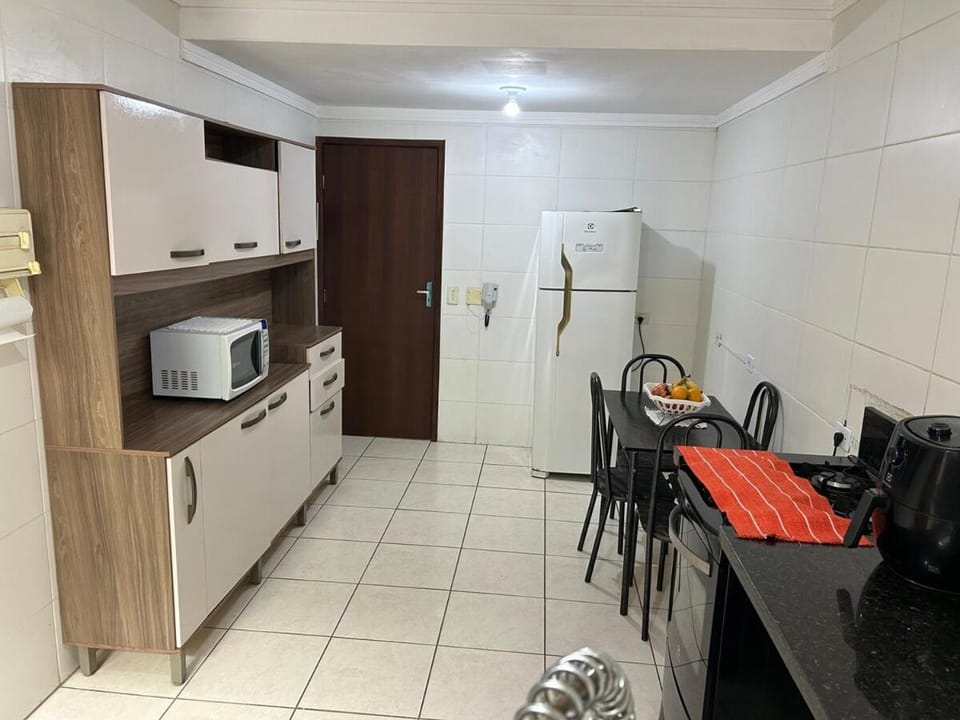 Residencial Vila nobre a 700 metros da praia da Enseada House in State of São Paulo