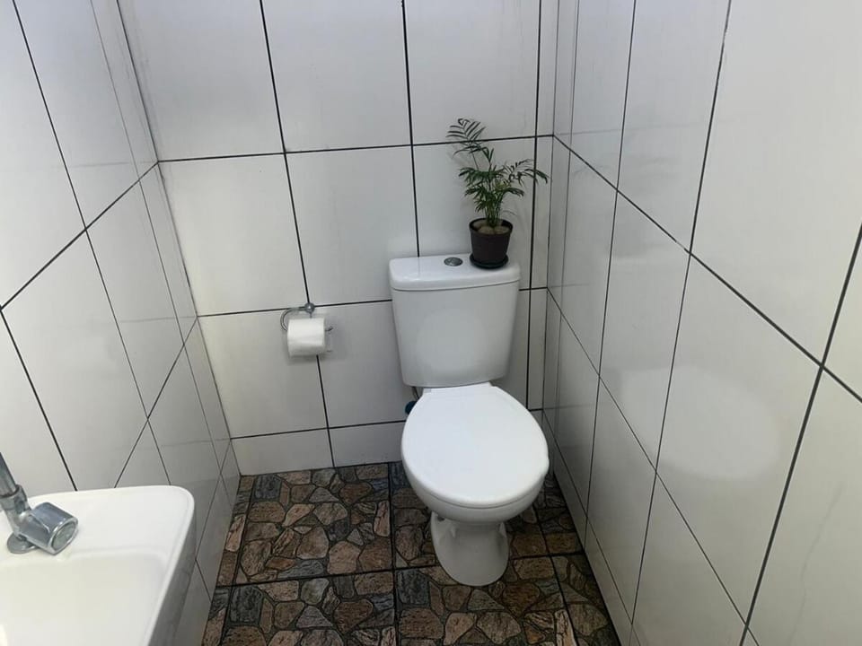 Residencial Vila nobre a 700 metros da praia da Enseada House in State of São Paulo