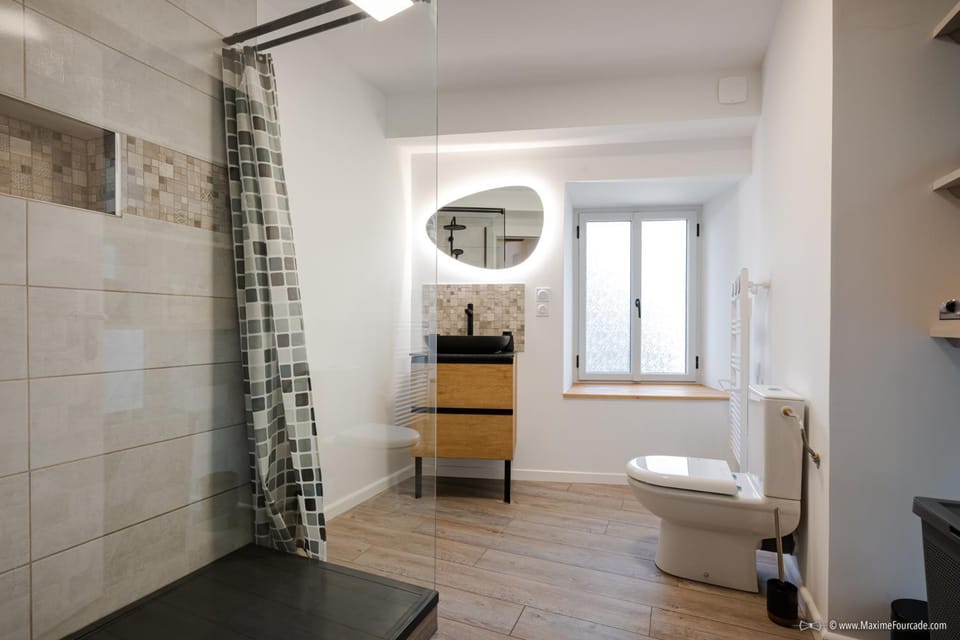 Shower, Toilet, Bathroom, towels