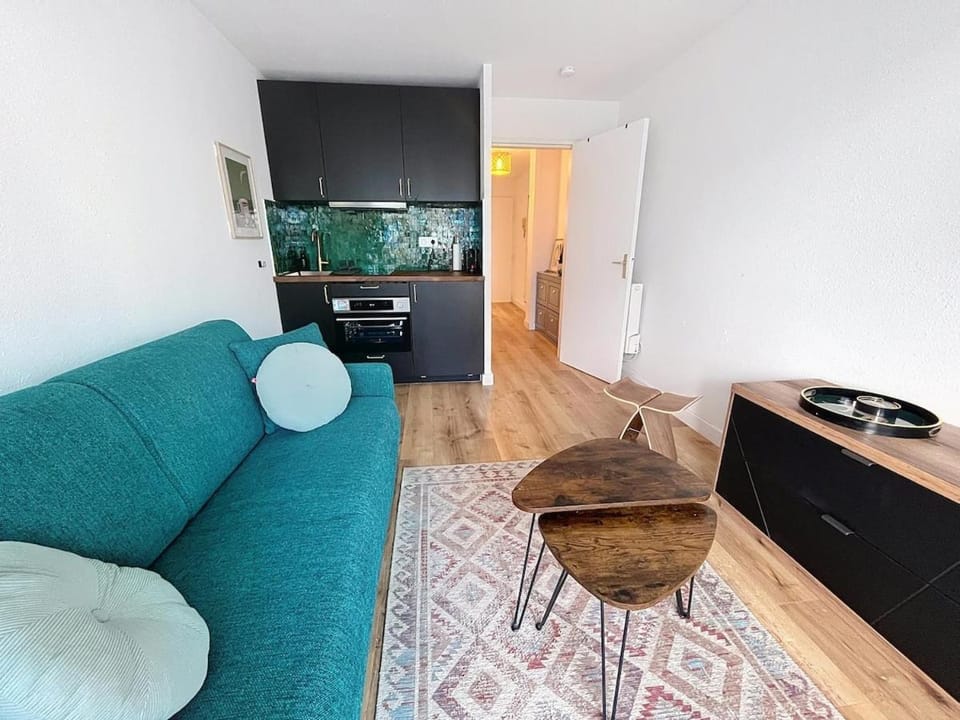 Sunny studio on a high floor with terrace Apartment in Nice
