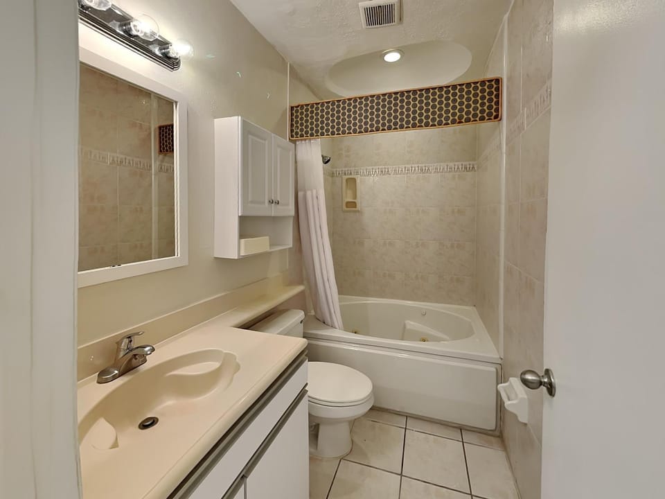 Shower, Toilet, Bathroom, Bath
