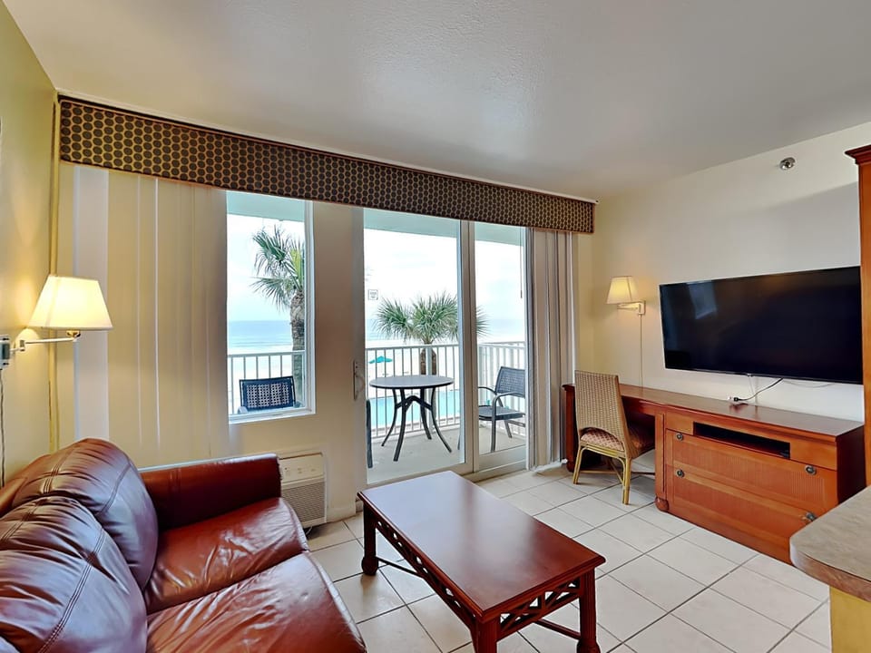 Day, TV and multimedia, View (from property/room), Balcony/Terrace, Living room, Seating area, Sea view, furniture