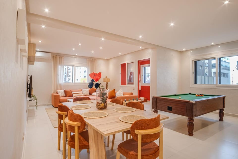 Billiard, Game Room, Living room, Seating area