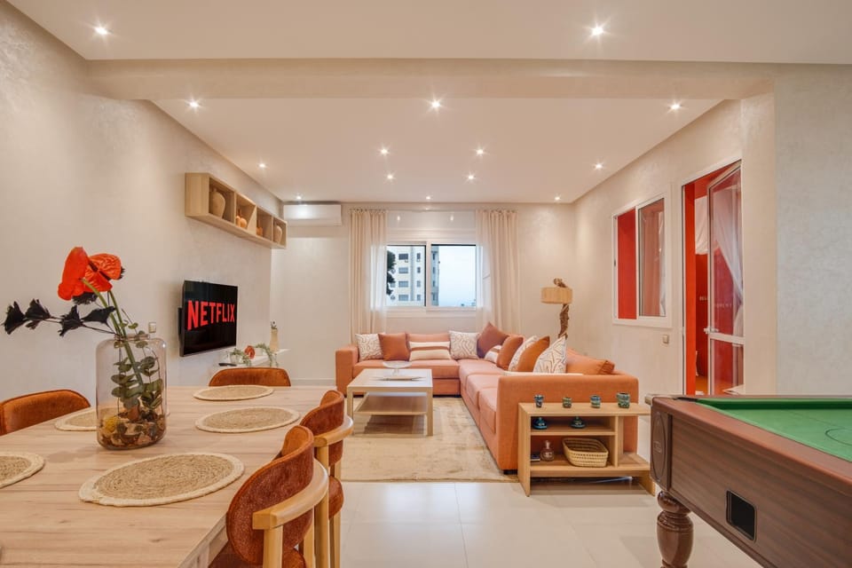 TV and multimedia, Living room, Seating area, Evening entertainment