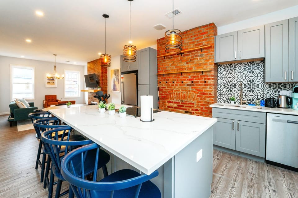 Newly Remodeled 3BR Retreat Near Downtown House in East Liberty