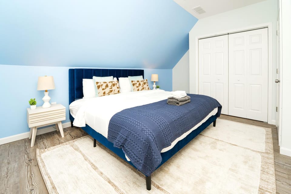 Newly Remodeled 3BR Retreat Near Downtown House in East Liberty