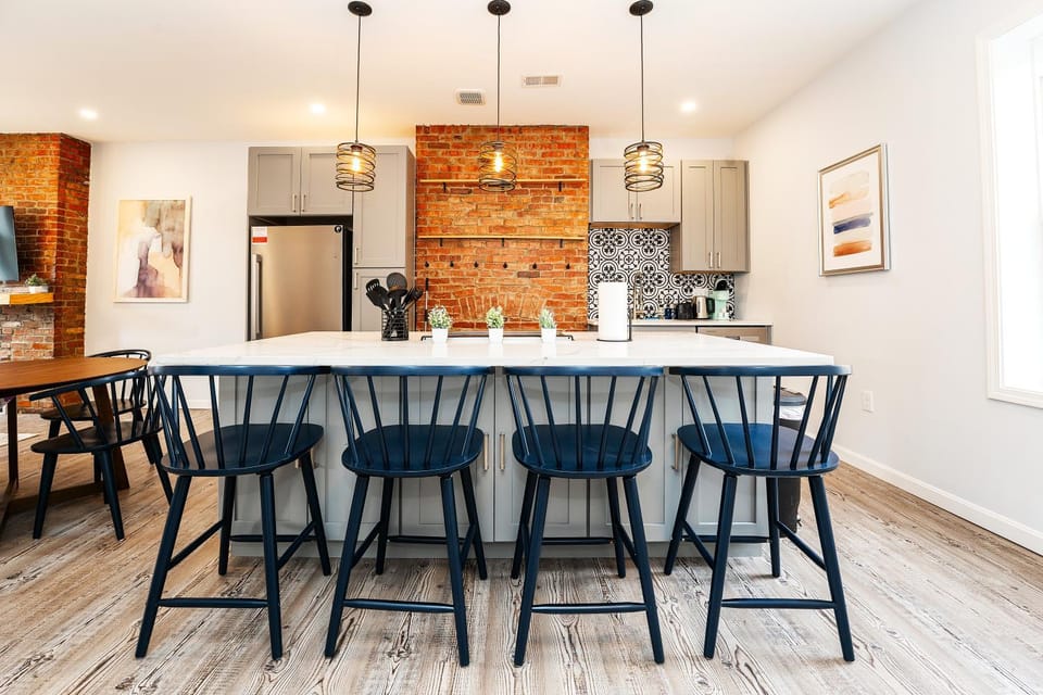 Newly Remodeled 3BR Retreat Near Downtown House in East Liberty