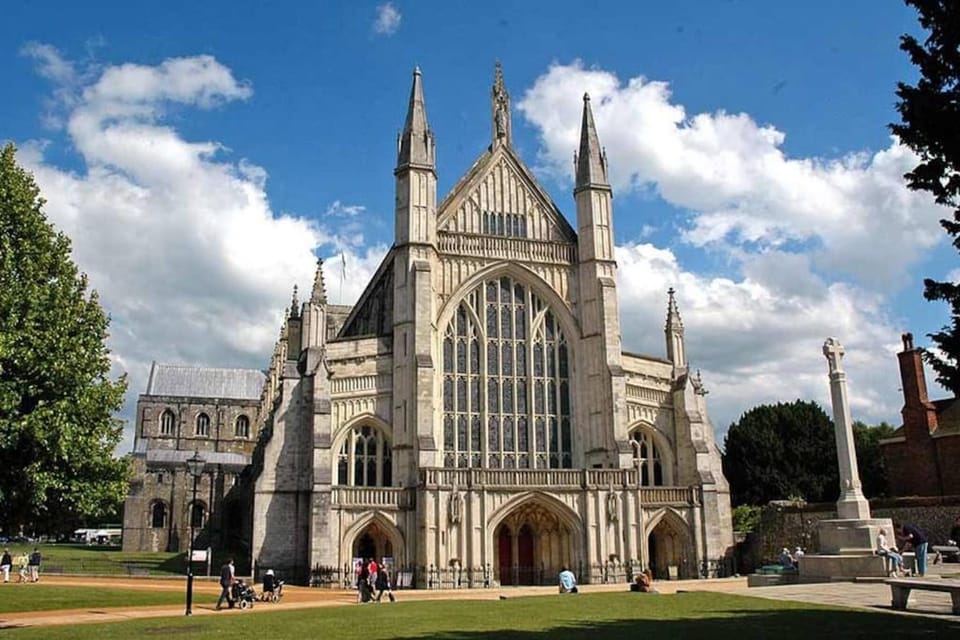 Nearby landmark, Place of worship, Landmark view