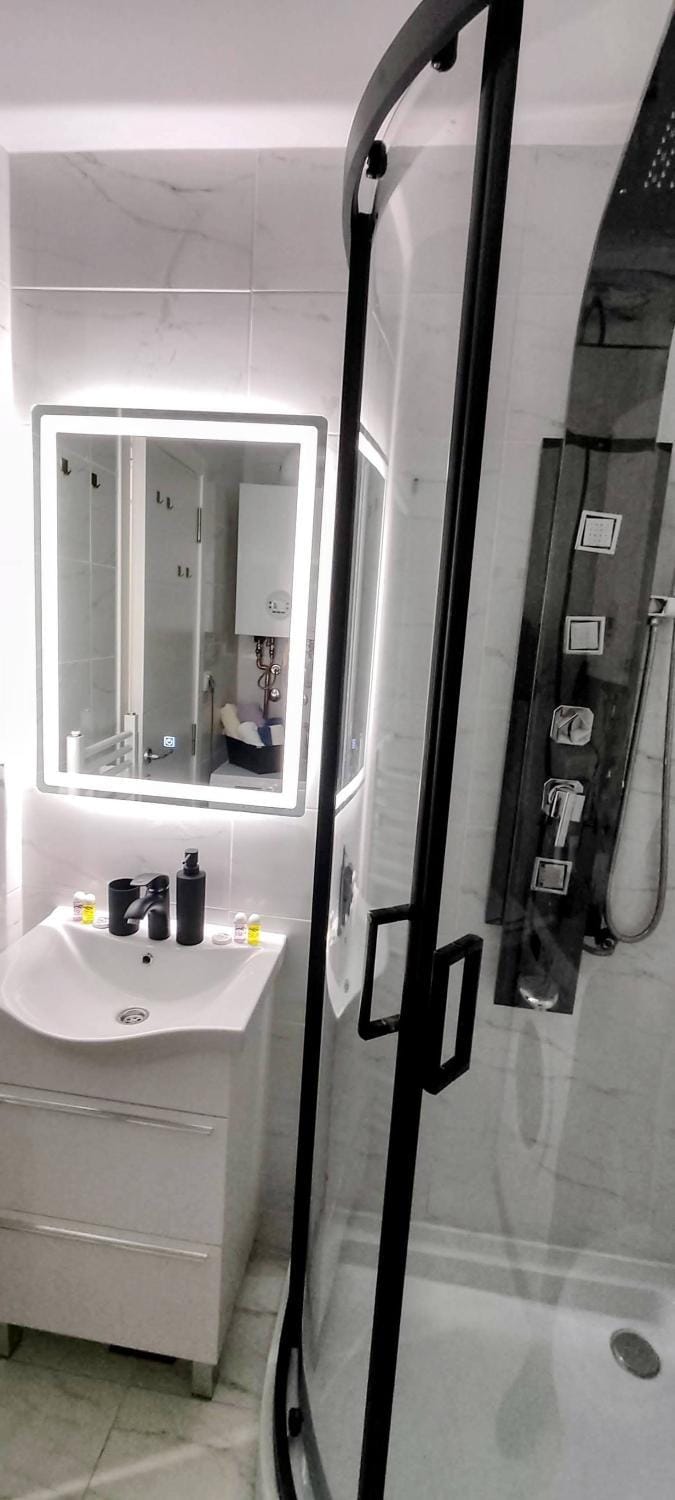 Shower, Bathroom