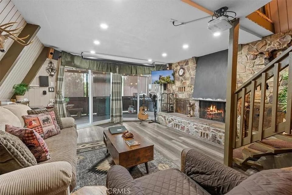 Hot Tub A-Frame Cabin Lake Arrowhead Escape Cabin in Rimforest