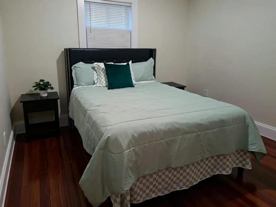 Hiawatha Place Apartment in Milton