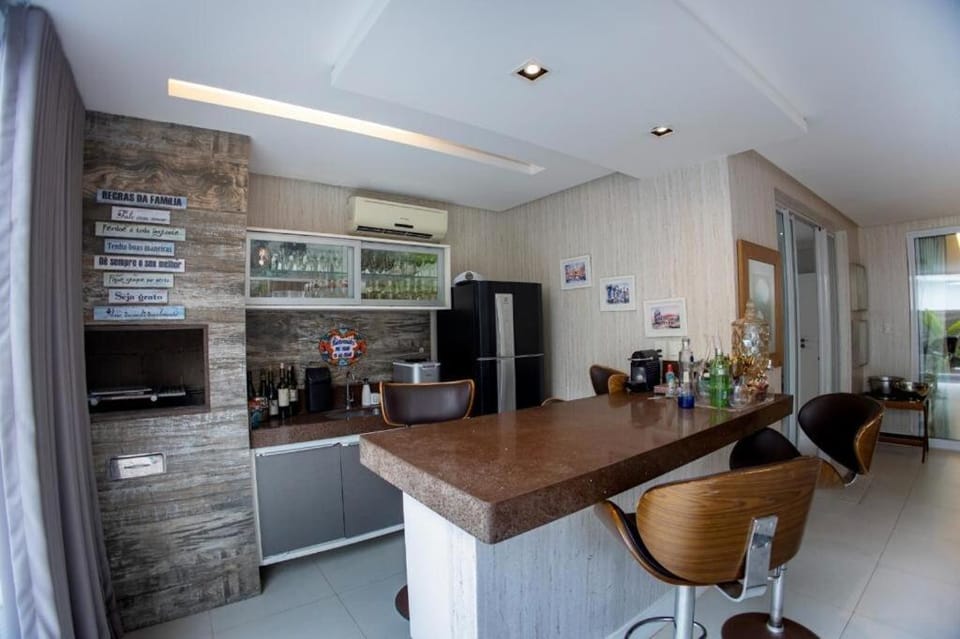Kitchen or kitchenette, Dining area, minibar, oven, pet friendly
