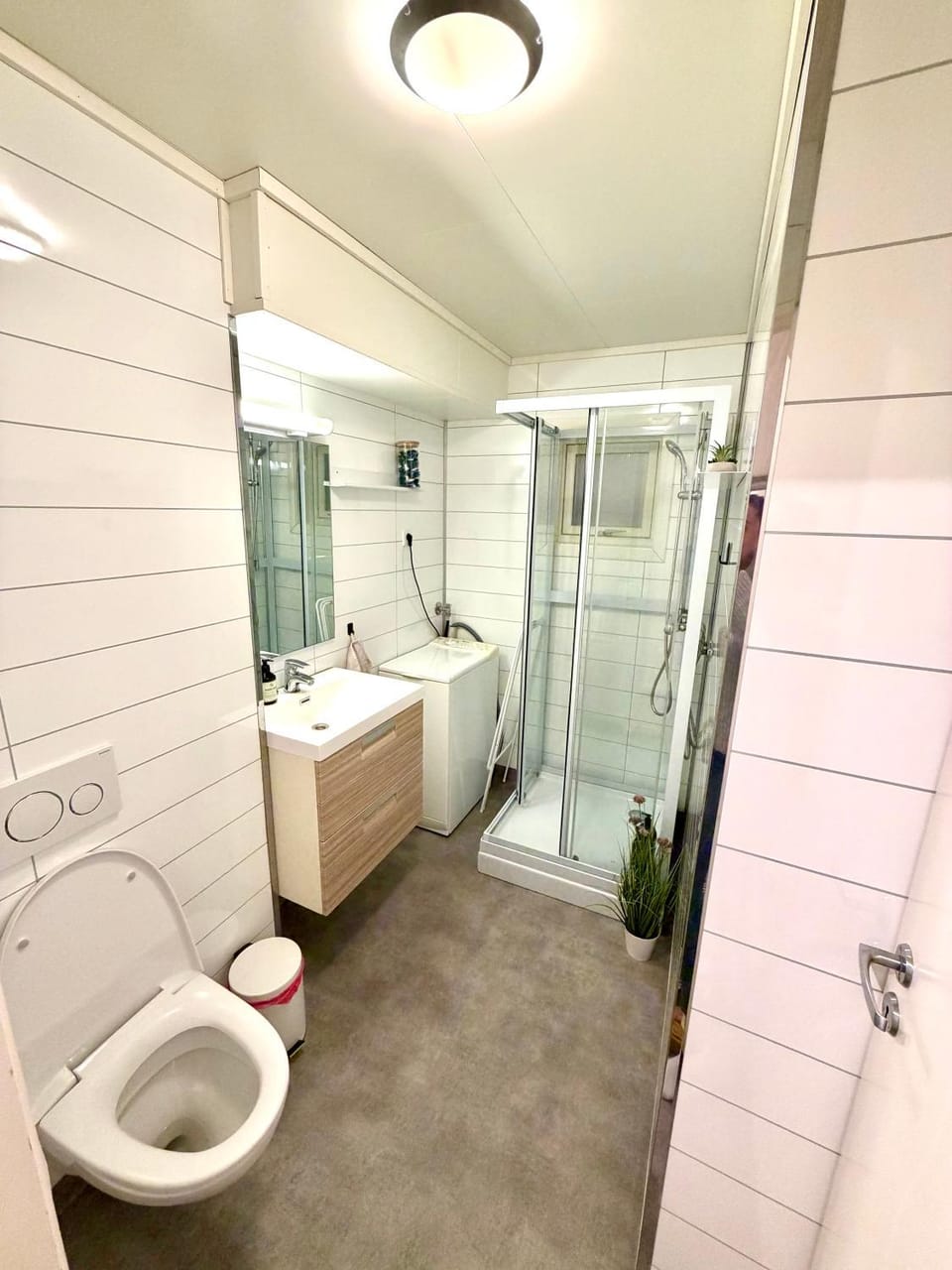 Aurora Stay - Cathedral and Cablecar view Apartment in Tromso