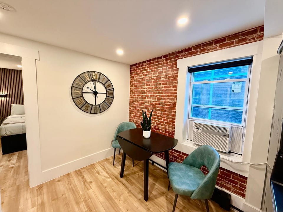Seating area, Dining area