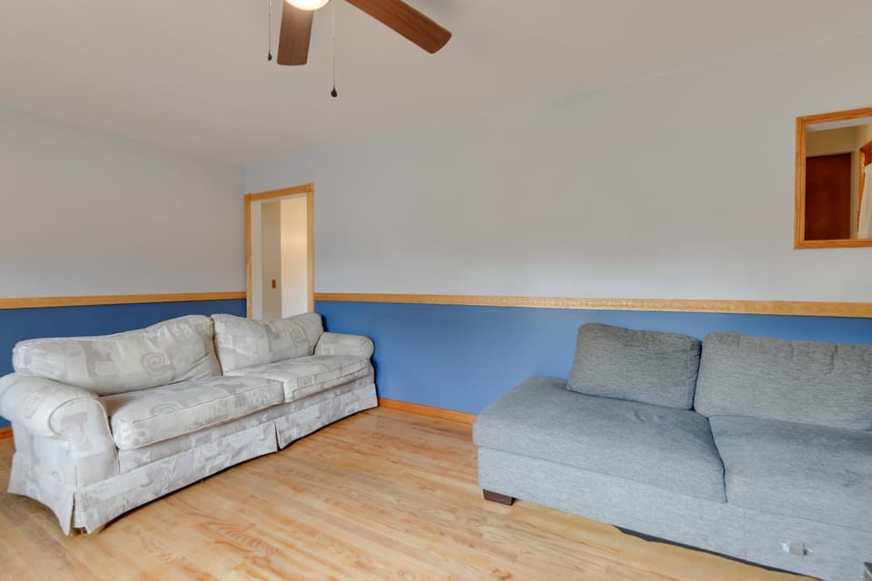15 Mi to Cochran's Ski Area: Cozy Home w/ Yard! House in Colchester