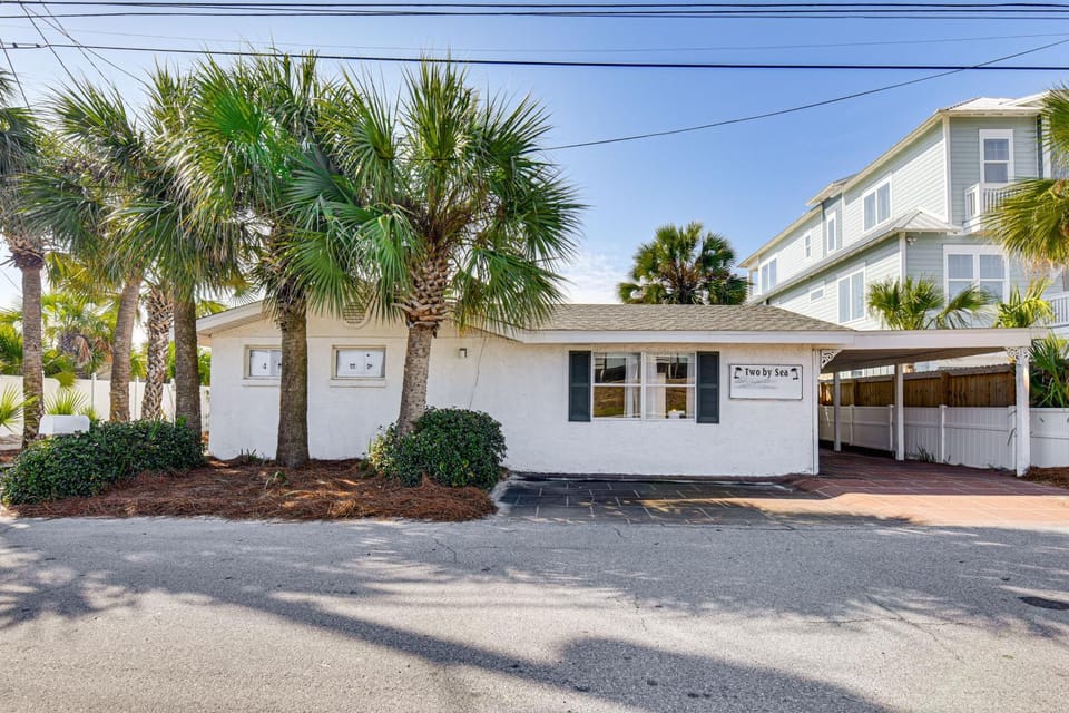 Steps to Sand! PCB Haven w/ Furnished Outdoor Area House in Panama City Beach