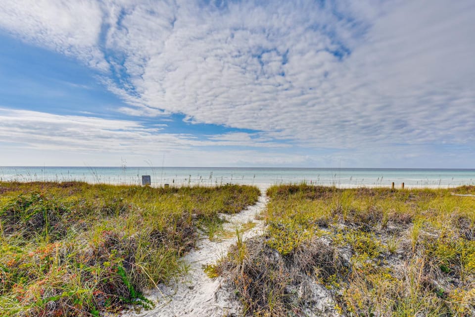 Steps to Sand! PCB Haven w/ Furnished Outdoor Area House in Panama City Beach