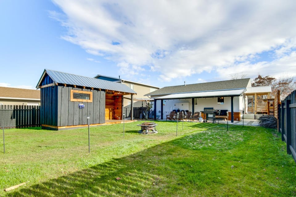 12 Mi to Bozeman: Duplex w/ Sauna & Yard House in Belgrade