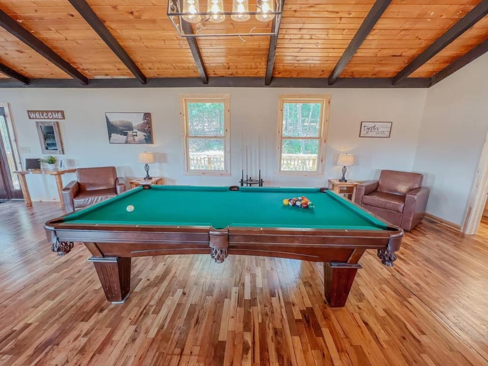 The Lodge at Hocking Hills - 2 Hot Tubs - 6 acres - Lake access House in Perry Township