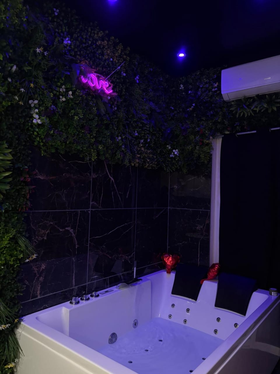 Dream Love Private Jacuzzi & Glamorous Atmosphere Apartment in Toulon