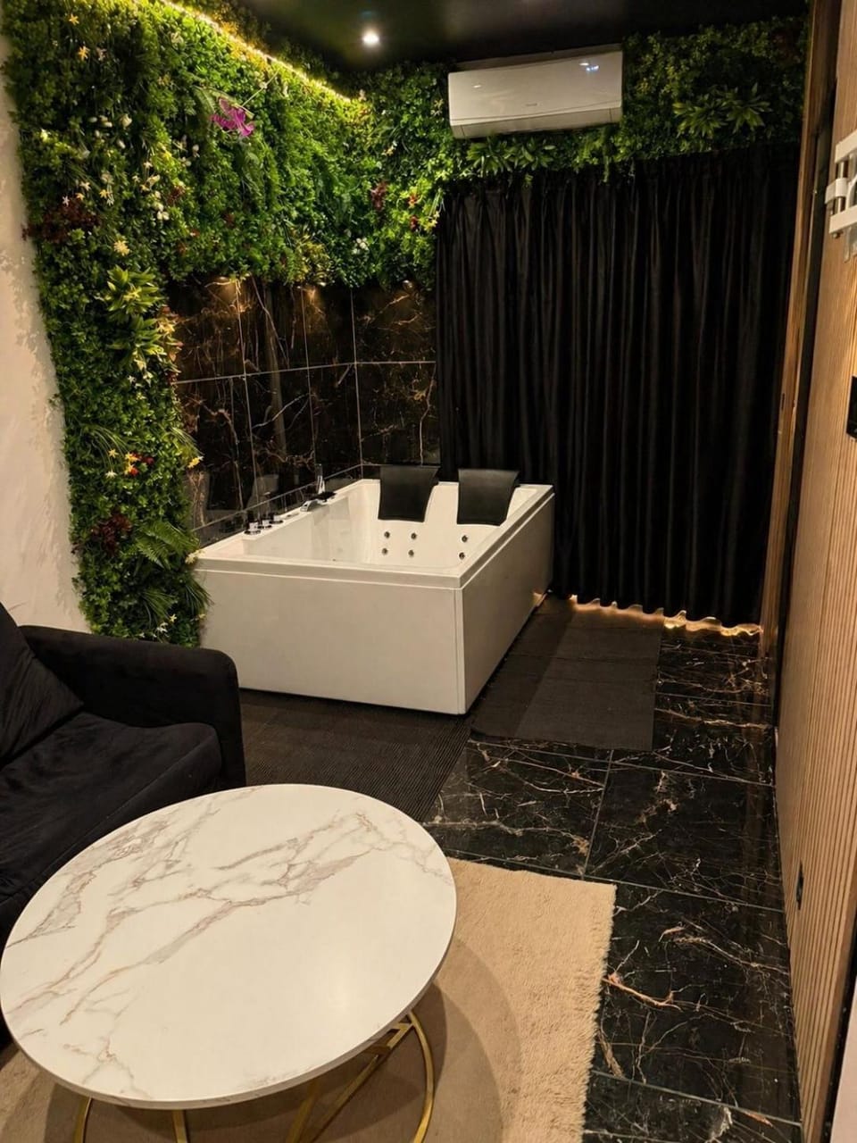 Dream Love Private Jacuzzi & Glamorous Atmosphere Apartment in Toulon