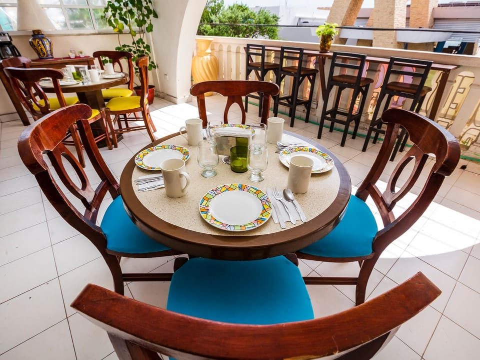 Restaurant/places to eat, Area and facilities
