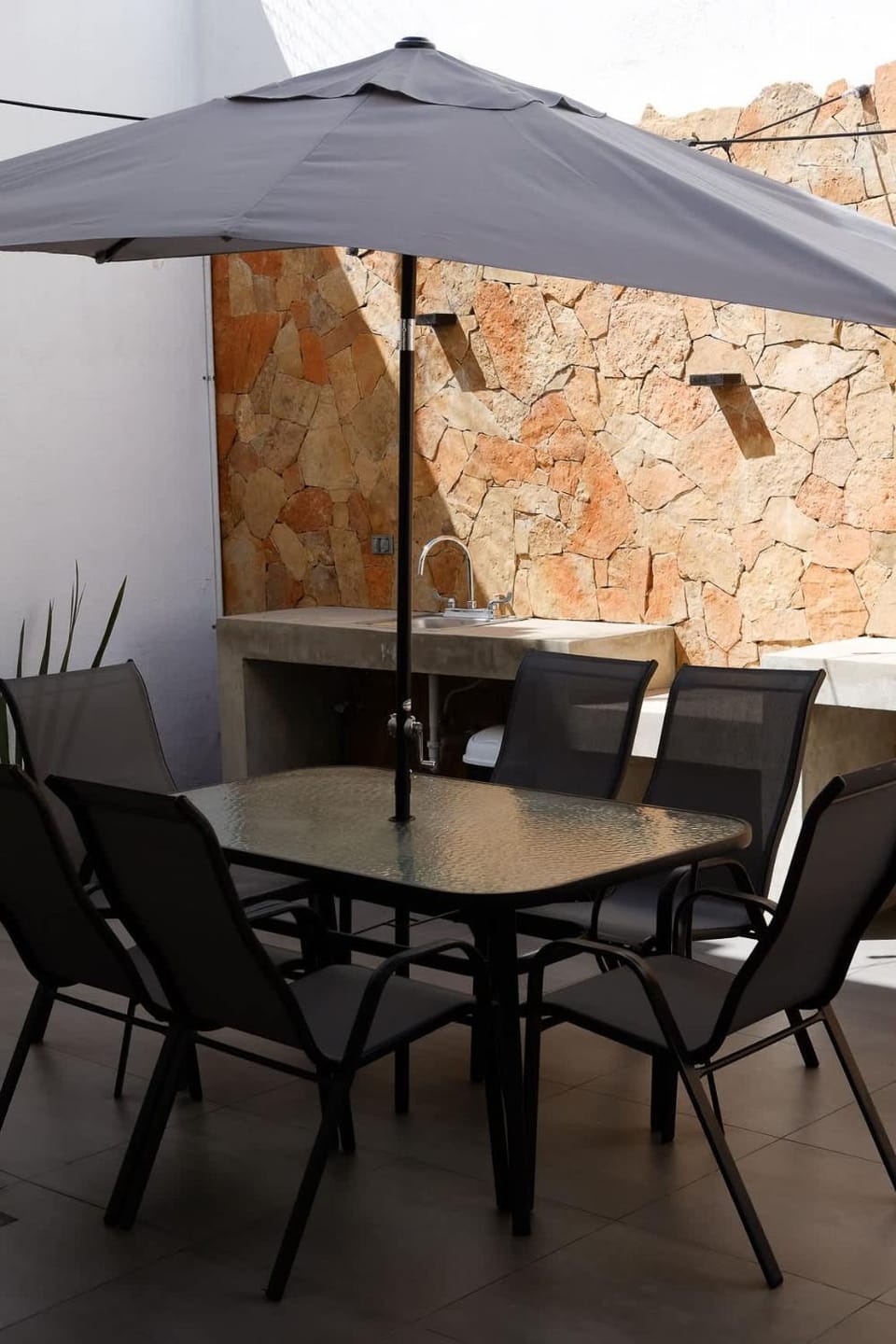 Modern House with Jacuzzi & Grill 3BR House in Ensenada