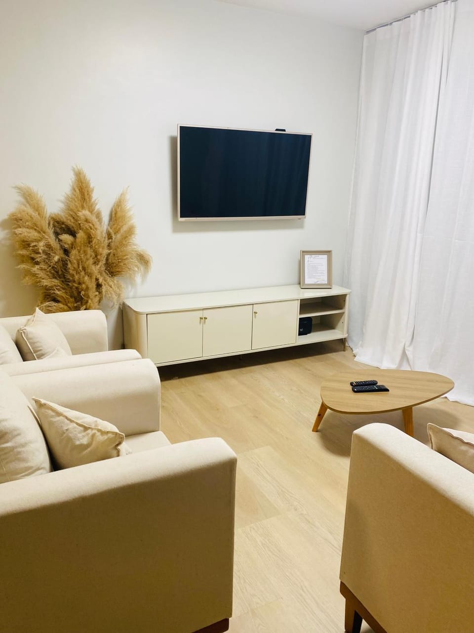 Communal lounge/ TV room, TV and multimedia, Living room, Seating area, Evening entertainment