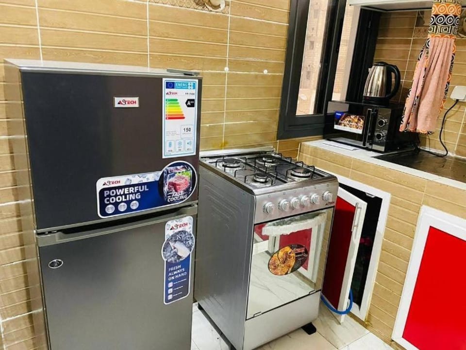 Kitchen or kitchenette, minibar, oven, stove
