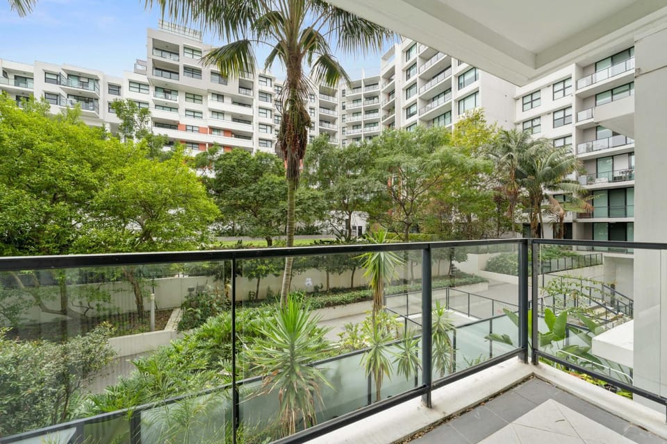2BR Apt with Parking Walk to ICC & Darling Harbour & CBD & Chinatown Apartment in Sydney