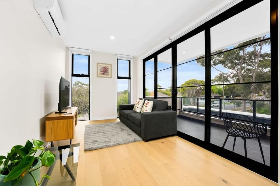 Amazing Modern Townhouse at Heart of Mount Waverley House in City of Monash