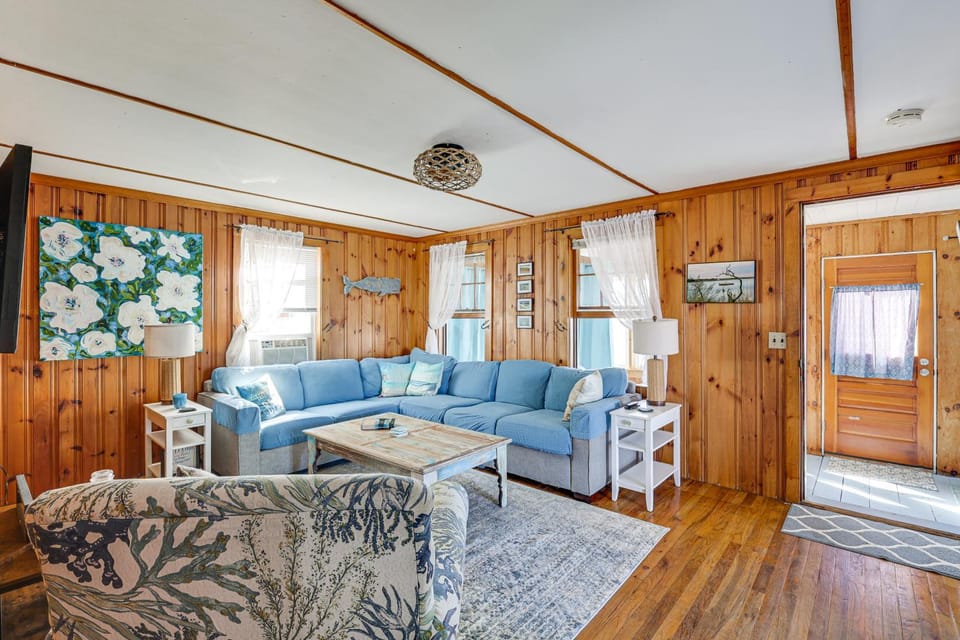 1 Block to Humarock Beach: Dog-Friendly Cottage House in Humarock