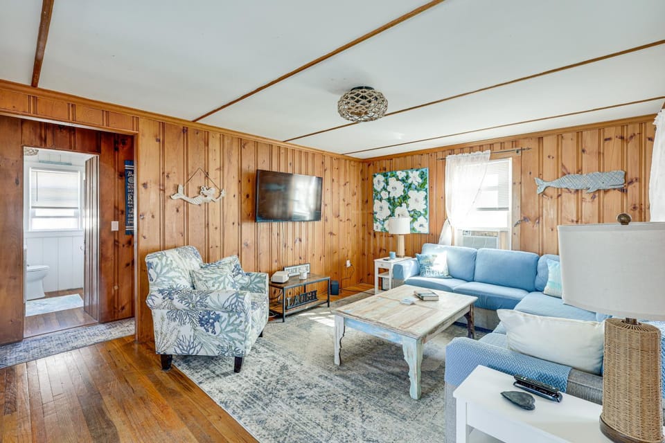 1 Block to Humarock Beach: Dog-Friendly Cottage House in Humarock