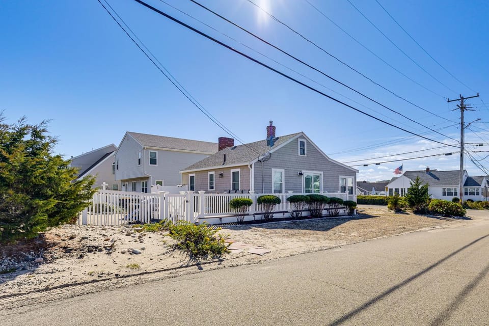 1 Block to Humarock Beach: Dog-Friendly Cottage House in Humarock