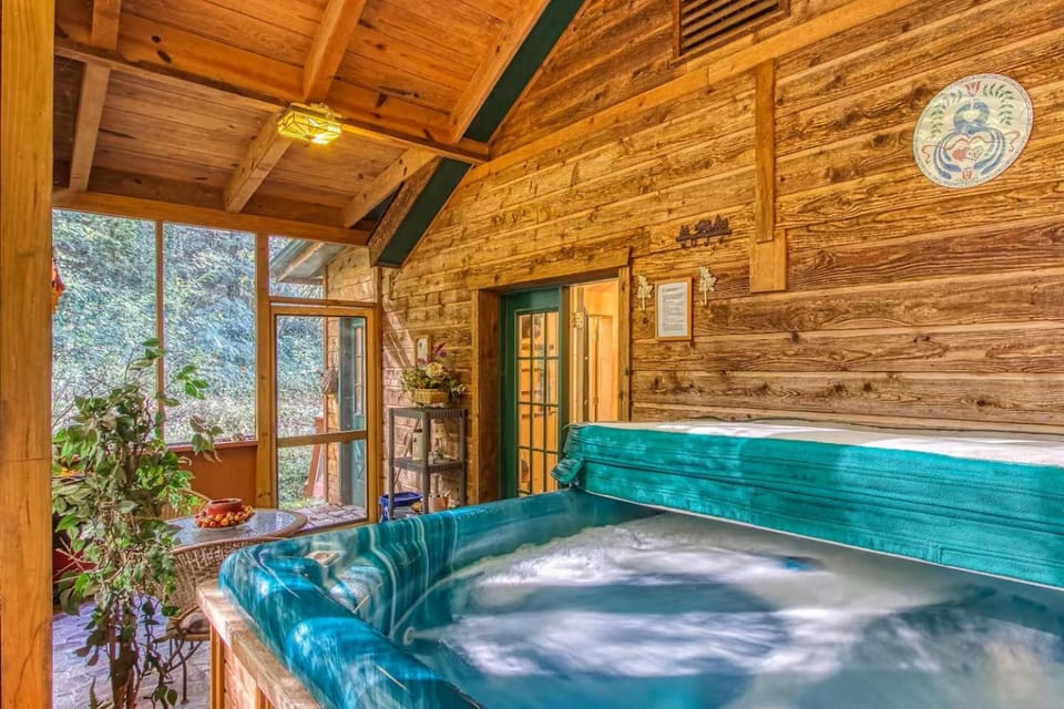 Patio, Natural landscape, Hot Tub, Decorative detail, Seating area