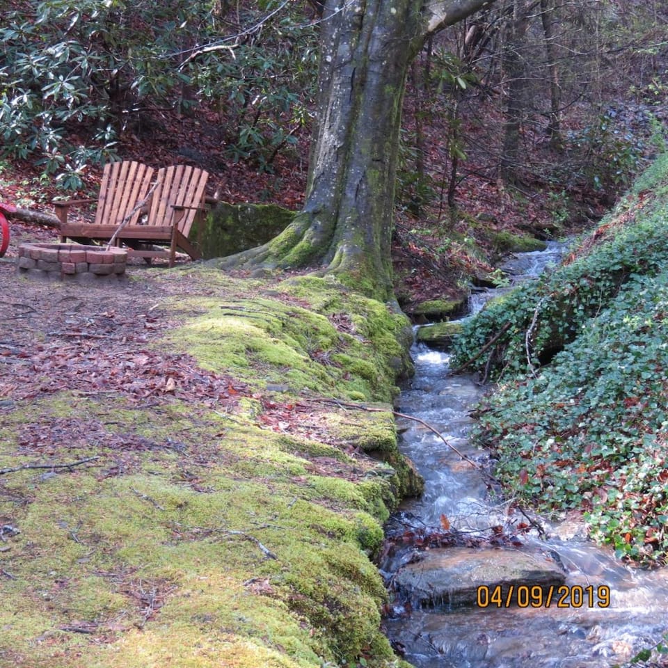 Nearby landmark, Natural landscape, Seating area, Garden view, River view, fireplace, furniture