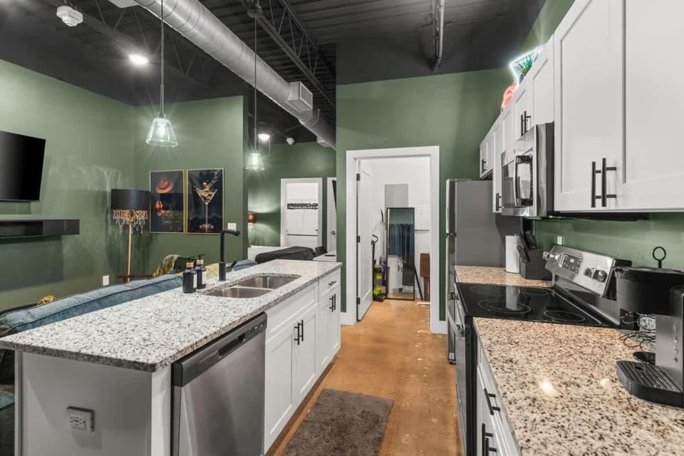 Martini Bar Speakeasy Studio 10min to Broadway Apartment in Nashville