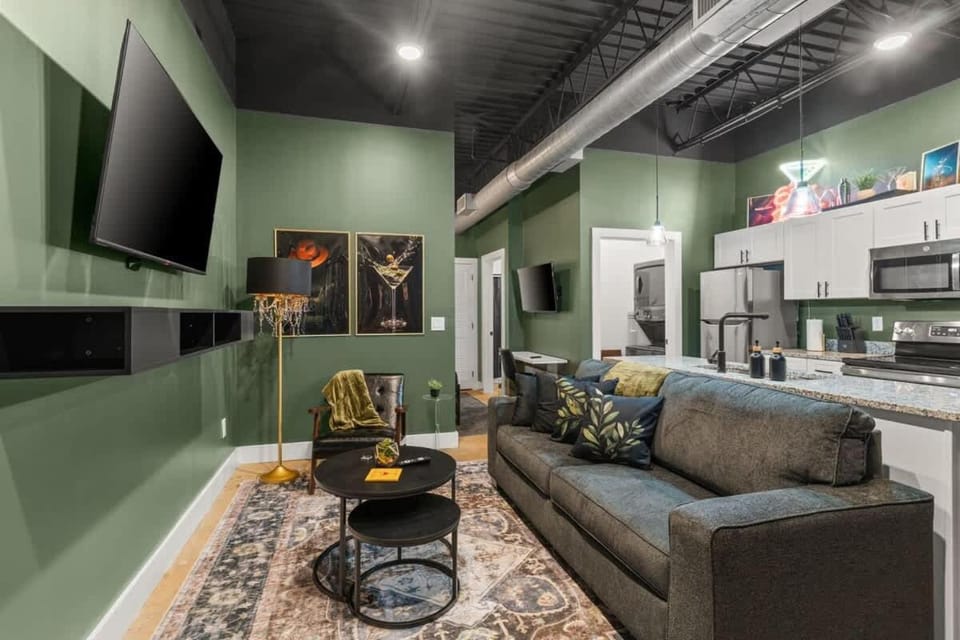 Martini Bar Speakeasy Studio 10min to Broadway Apartment in Nashville