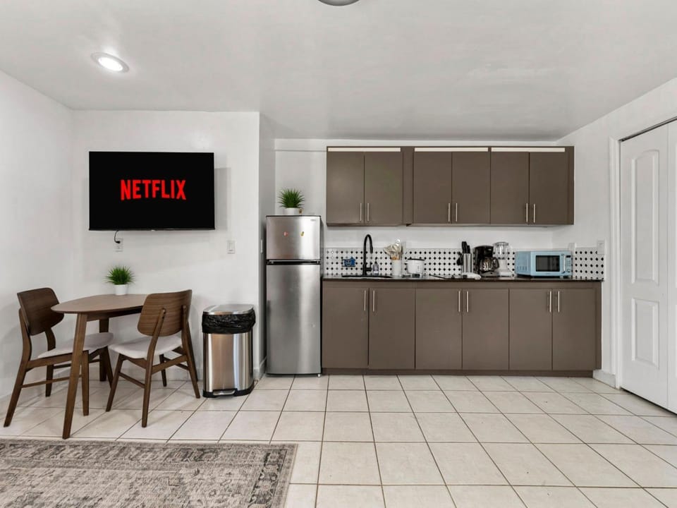 Studio Sol Little Havana Retreat House in Miami