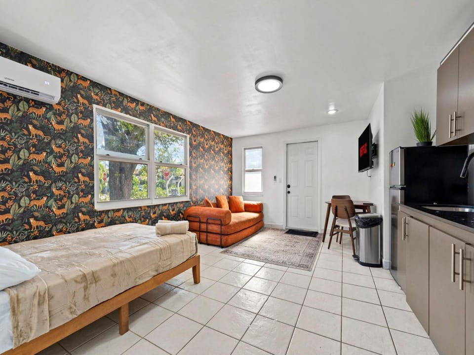 Studio Sol Little Havana Retreat House in Miami