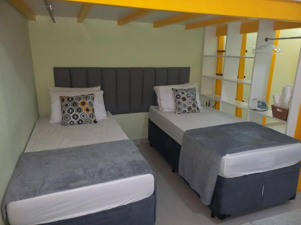 Studio Completo na Lapa com Varanda, Cama King, Wi-Fi, Ar, Cozinha Equipada e Localização Imbatível no Centro do Rio Apartment in Santa Teresa