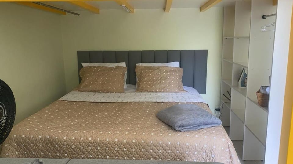 Studio Completo na Lapa com Varanda, Cama King, Wi-Fi, Ar, Cozinha Equipada e Localização Imbatível no Centro do Rio Apartment in Santa Teresa