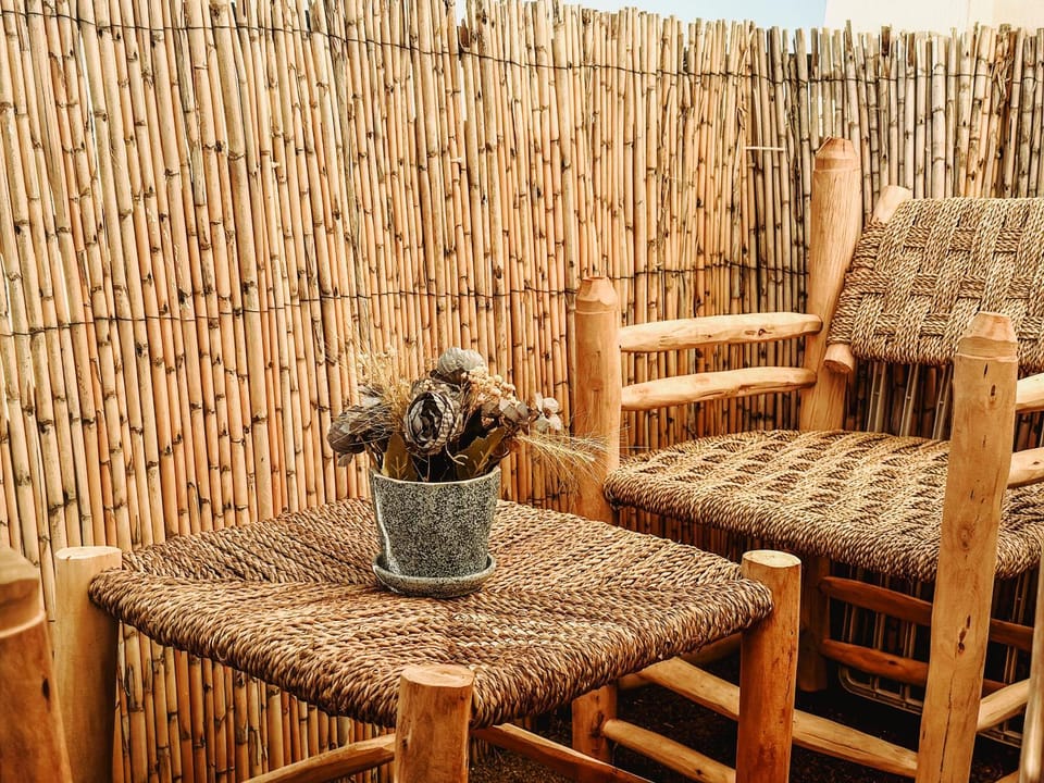 Property building, Balcony/Terrace, Balcony/Terrace, Living room, Seating area