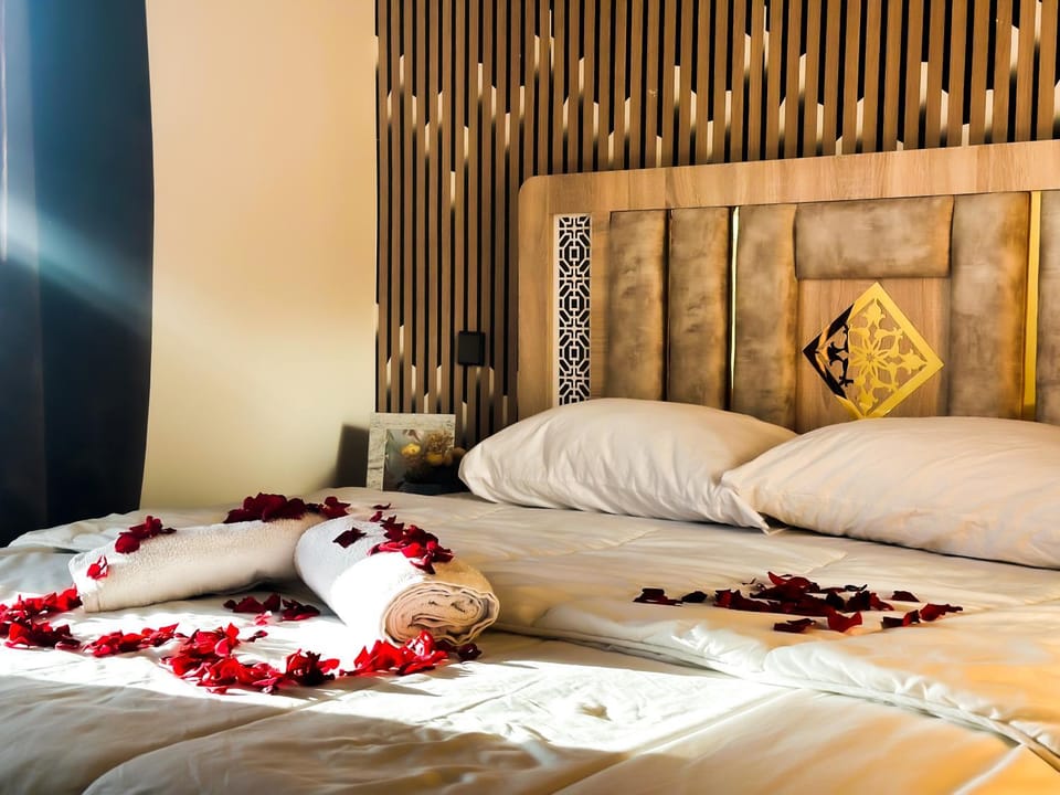 Property building, Bed, Photo of the whole room, Bedroom