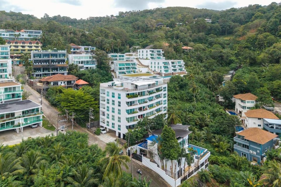 Kata Beach Tropical Hillside Retreat Jungle View Apartment in Rawai