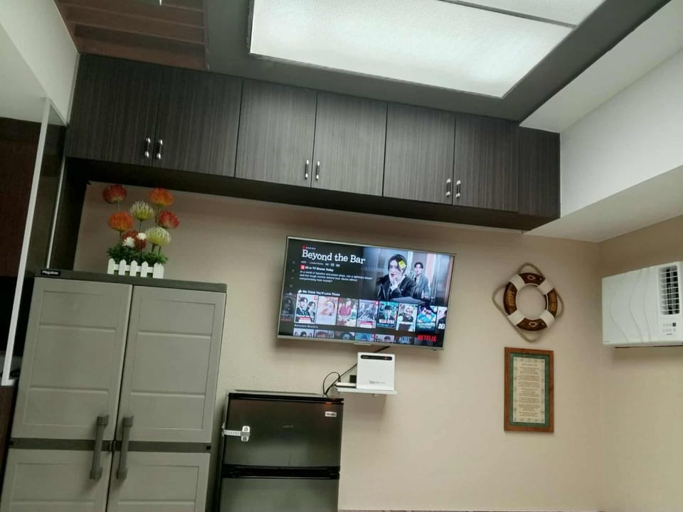 Communal lounge/ TV room, TV and multimedia
