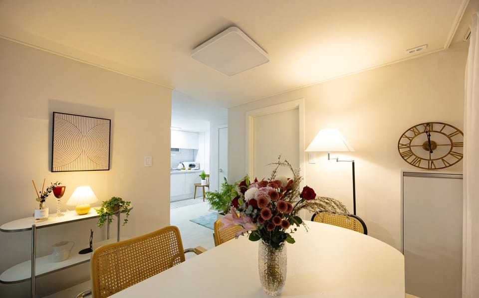 Kitchen or kitchenette, Living room, Dining area